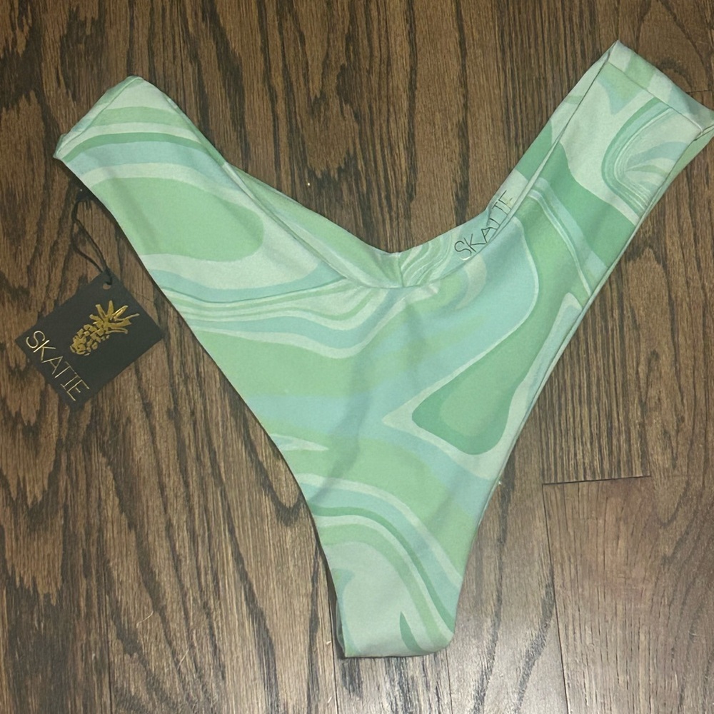 Skatie Green Bikini with Swirl Pattern